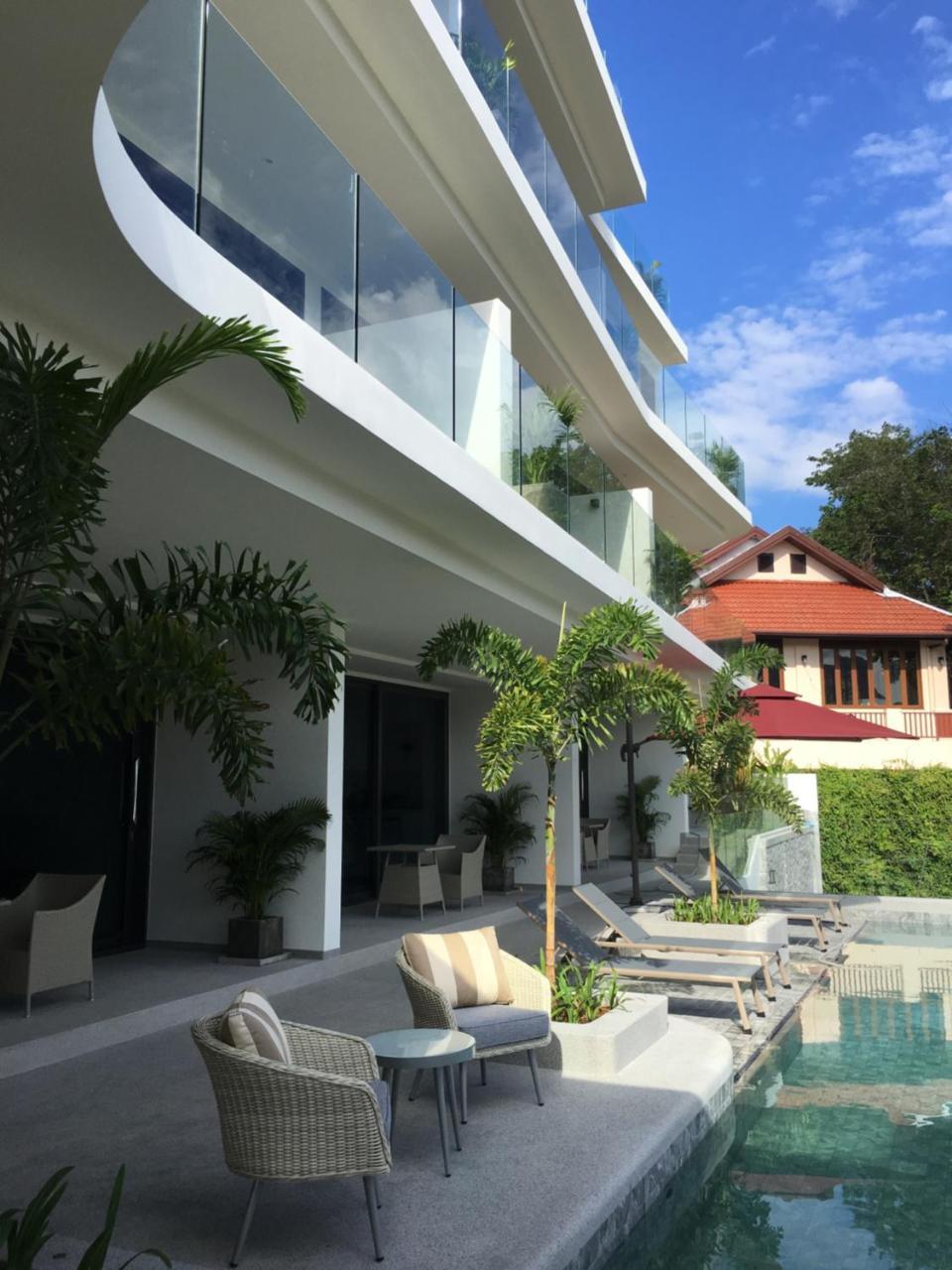 Patong Heights Hotel Exterior photo The hotel's pool