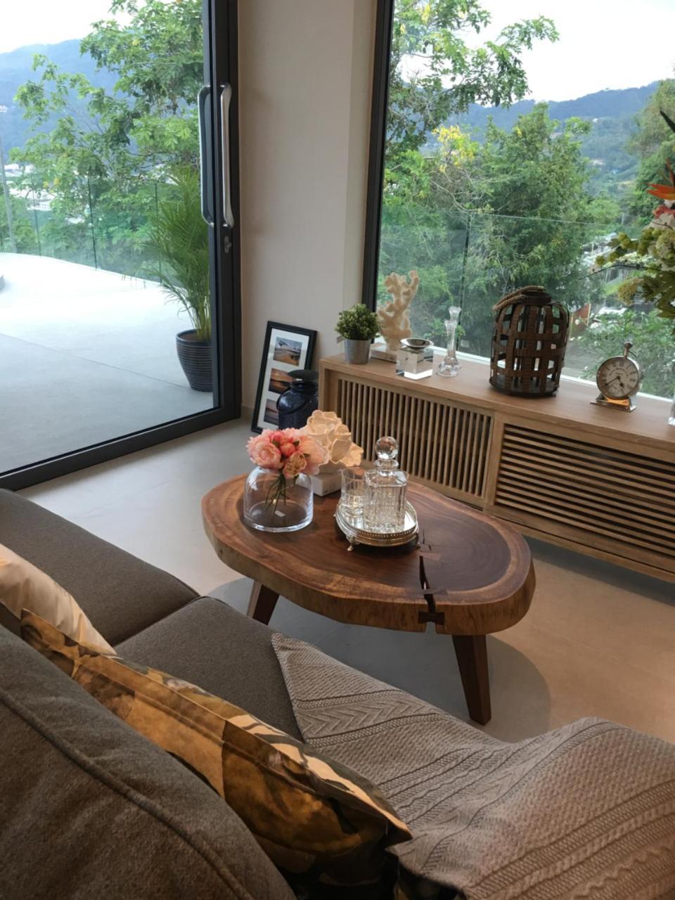 Patong Heights Hotel Exterior photo A coffee table