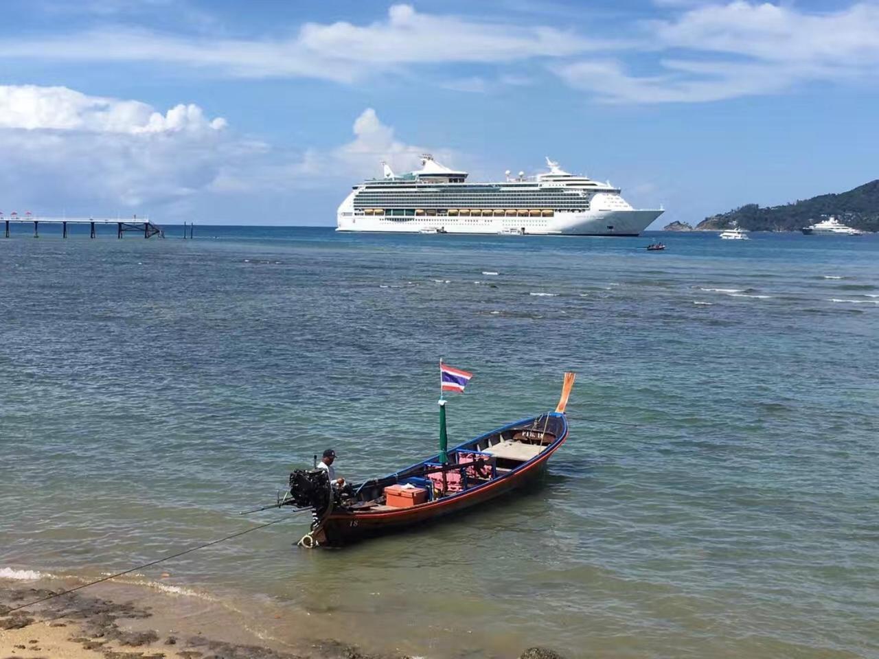 Patong Heights Hotel Exterior photo A longtail boat in Phuket